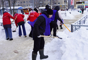 «Единая Россия» активно устраняет последствия обильных снегопадов в Смоленске