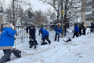 В Смоленской области продолжают устранять последствия масштабного снежного циклона