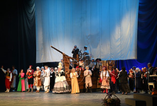 С праздником, артисты!