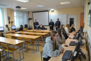 Смоленские студенты прошли «Курс молодого полицейского» в центре профессиональной подготовки УМВД