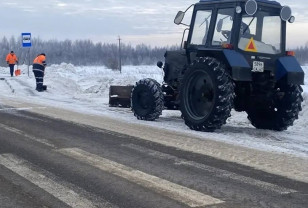 В Смоленской области продолжаются мероприятия по уборке автодороги «Ольша–Велиж–Усвяты–Невель»
