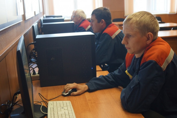 Более 2050 сотрудников смоленского филиала «Россети Центр» усовершенствовали профессиональные навыки в 2025 году