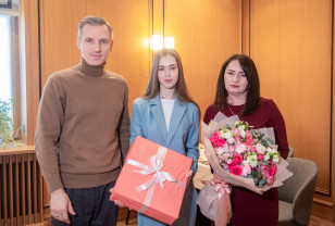 Василий Анохин встретился с дочерью и супругой погибшего участника СВО из Смоленской области