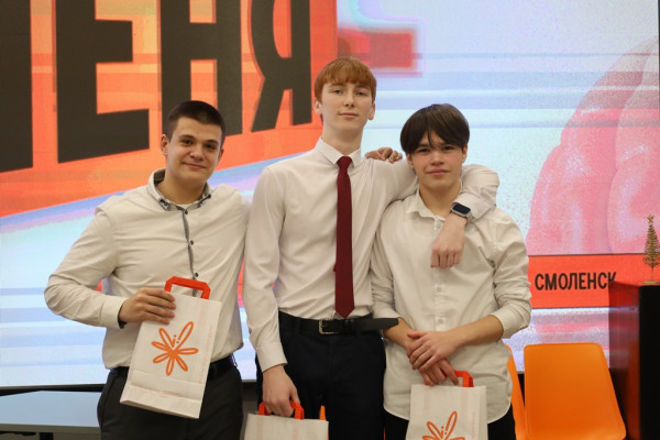 Команда «11_10» из Смоленска вошла в топ-8 лучших команд турнира «Убеди меня»