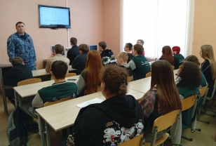 В Дорогобуже сотрудник УФСИН провёл для студентов урок по юридической грамотности