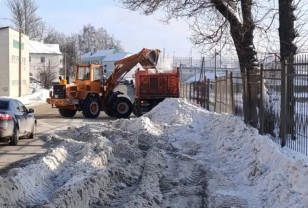 Смоленскавтодор продолжает убирать и вывозить снег