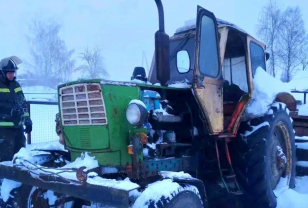 Вчера утром в Сычёвке горел трактор