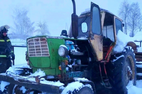 Вчера утром в Сычёвке горел трактор