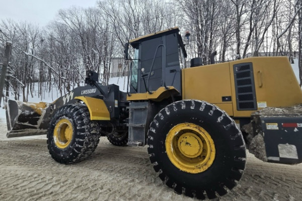 Смоленск борется со снегом: городские службы работают без перерыва