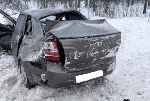 В Смоленской области водитель отечественной легковушки пострадал в аварии на трассе М-1
