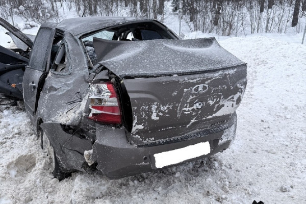 В Смоленской области водитель отечественной легковушки пострадал в аварии на трассе М-1
