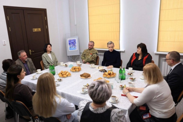 Василий Анохин встретился с ветеранами СВО и их близкими в Хиславичском округе