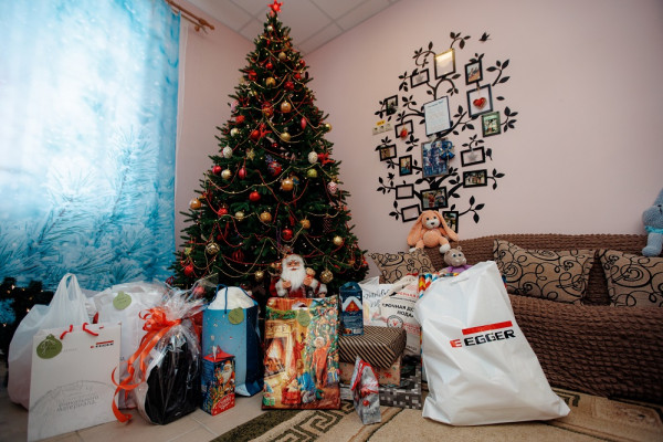 ЭГГЕР в Гагарине поздравил с Новым годом более 400 детей