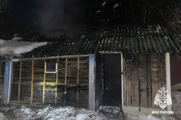 В Смоленске в результате пожара выгорела баня площадью 24 кв. м