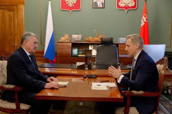 Василий Анохин поздравил смоленского сенатора Юрия Воробьёва с Днём рождения