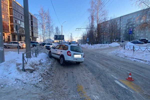 В Смоленске отечественная легковушка сбила пенсионерку
