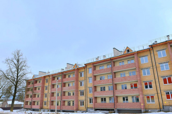 Программа обеспечения жильём сирот в Смоленской области продолжится