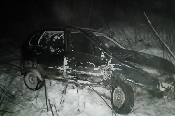 Один человек пострадал в результате столкновения двух легковушек в Смоленской области