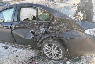 В Смоленске иномарка сбила пешеходов на остановке