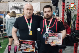 Смоляне выступили на чемпионате по пауэрлифтингу в Беларуси