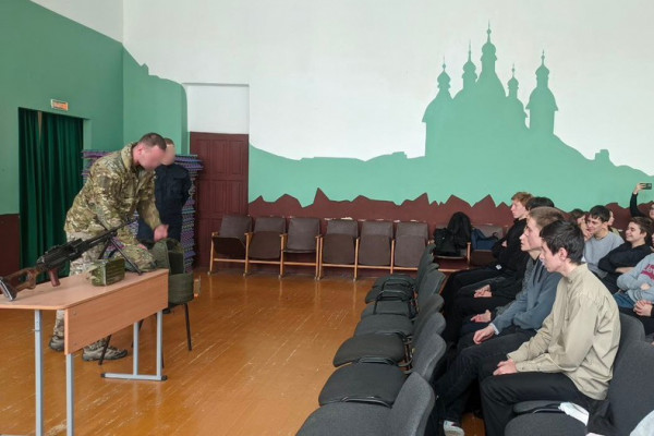 ОМОН «Кривич» провёл Уроки мужества для смоленских школьников