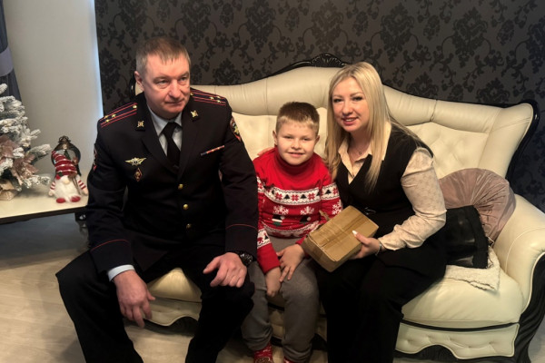 Начальник Линейного отдела МВД России на станции Смоленск принял участие во Всероссийской акции «Ёлка желаний»