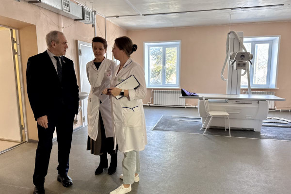 Сергей Неверов оценил перемены в социальной инфраструктуре Тёмкинского округа