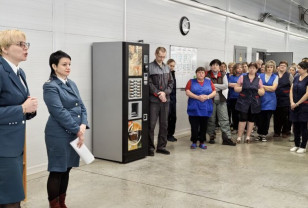 Налоговики Смоленской области проводят выездные консультации для работников предприятий