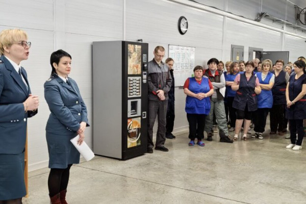 Налоговики Смоленской области проводят выездные консультации для работников предприятий