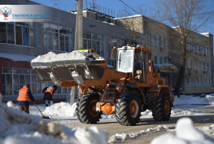 Смоленскавтодор вывозит снег с магистралей города