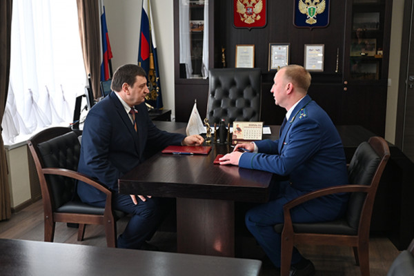 Председатель Смоленской облдумы и прокурор Смоленской области провели рабочую встречу