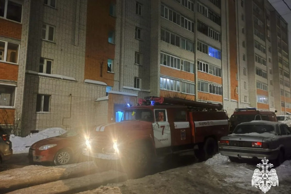 Пожар на балконе в Смоленске: из-за обогревателя для цветов эвакуировали 10 человек