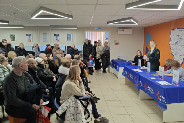 Смоленские таможенники посетили кадровый центр «Работа России»