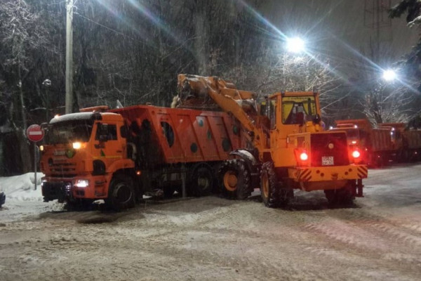 «Смоленскавтодор» провёл очередную ночную уборку снега