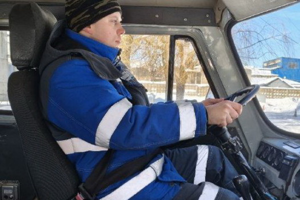 Водители смоленского филиала «Россети Центр» проходят обучение по контраварийному вождению