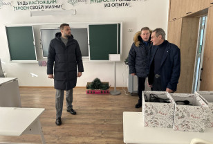 Артём Туров проинспектировал ход ремонта школ Смоленской области
