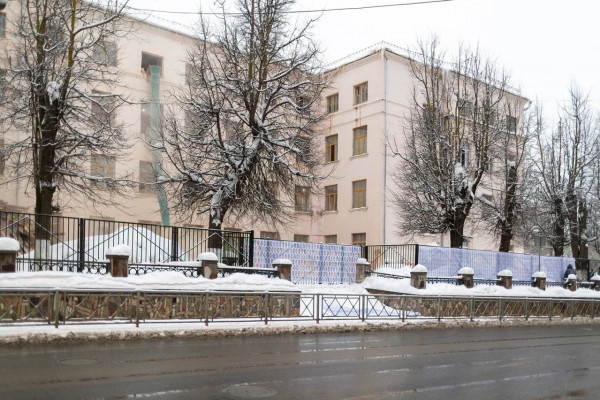 В Смоленске приступили к капремонту школы № 1