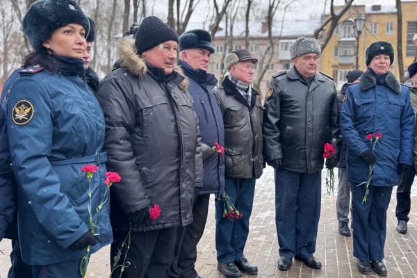 Смоленское УФСИН почтило память погибших защитников Отечества