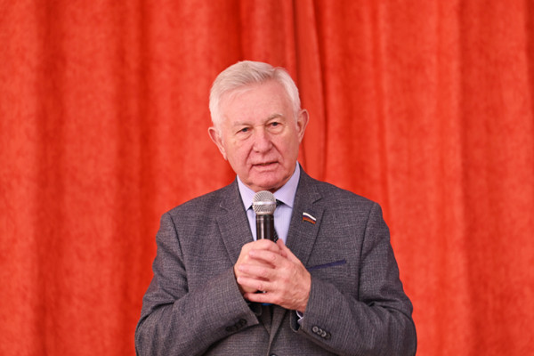 Николай Мартынов провёл для смоленских школьников «Урок мужества» ко Дню защитника Отечества