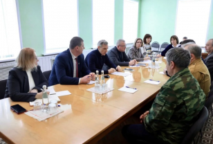 Василий Анохин встретился с участниками СВО и их семьями в Ершичском округе