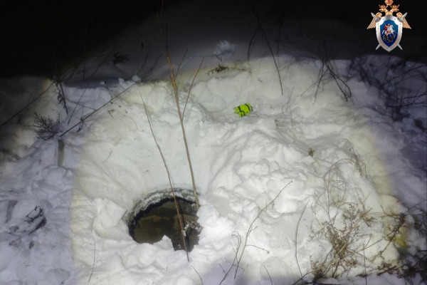 В Кардымовском округе ребёнок провалился в открытый люк