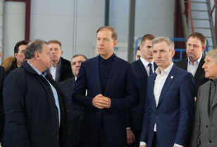 Василий Анохин поздравил с днём рождения первого заместителя Председателя Правительства РФ Дениса Мантурова