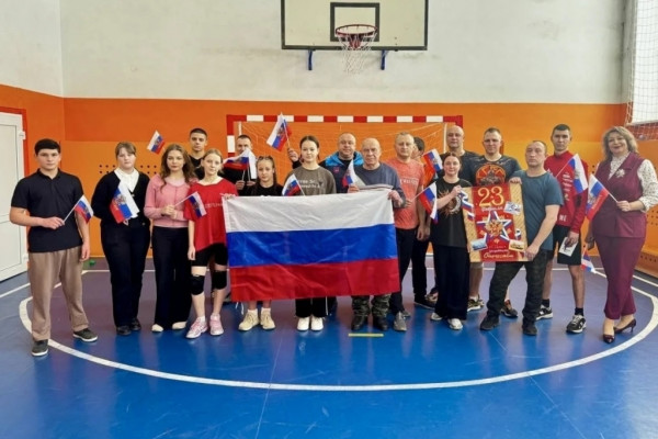 Сотрудники УФСИН поздравили с Днем защитника Отечества юных сафоновцев