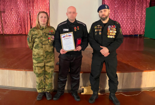 В смоленской колонии осуждённому вручили медаль за помощь участникам СВО