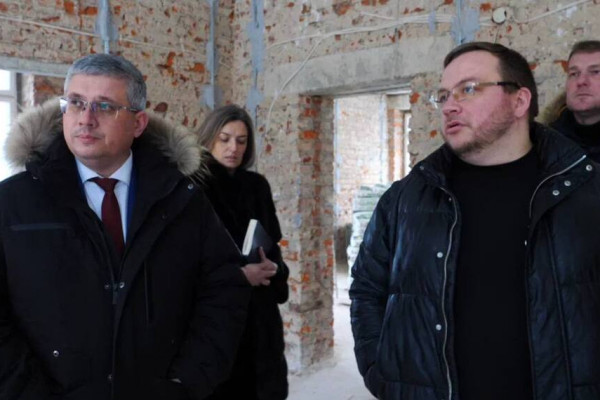 Александр Новиков проверил ход капремонта в детском саду № 51 