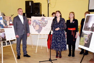 В Сычёвке открылась фотовыставка о защитниках Отечества в рамках партпроекта «Связь поколений»