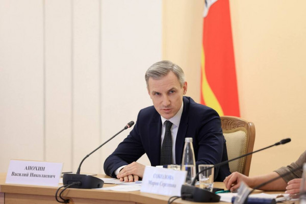 Василий Анохин и Юрий Воробьёв обсудили реализацию программы «Герои СВОего времени. Смоленск»