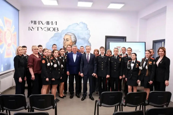 Василий Анохин и Юрий Воробьёв посетили Смоленский кадетский корпус