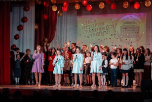 В Смоленске школа № 3 отметила 65-летний юбилей