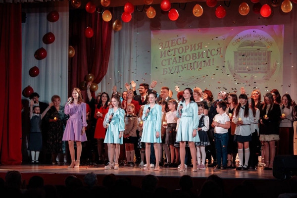 В Смоленске школа № 3 отметила 65-летний юбилей